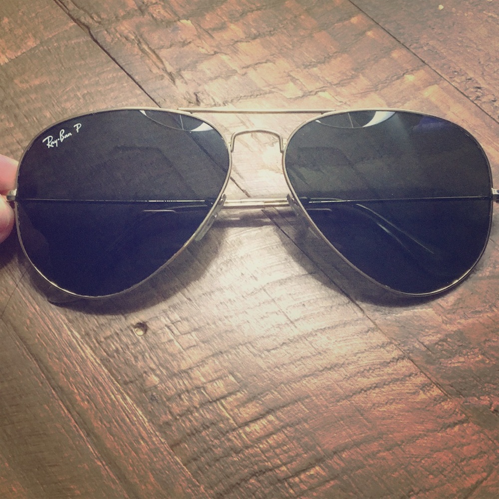 Like new!! Gold aviator sunglasses